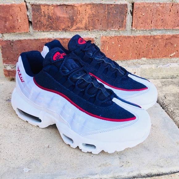 WOMENS NIKE AIR MAX 95 “SATIN TERRY” NWT WOMENS NIKE AIR MAX 95 “SATIN TERRY” NWT